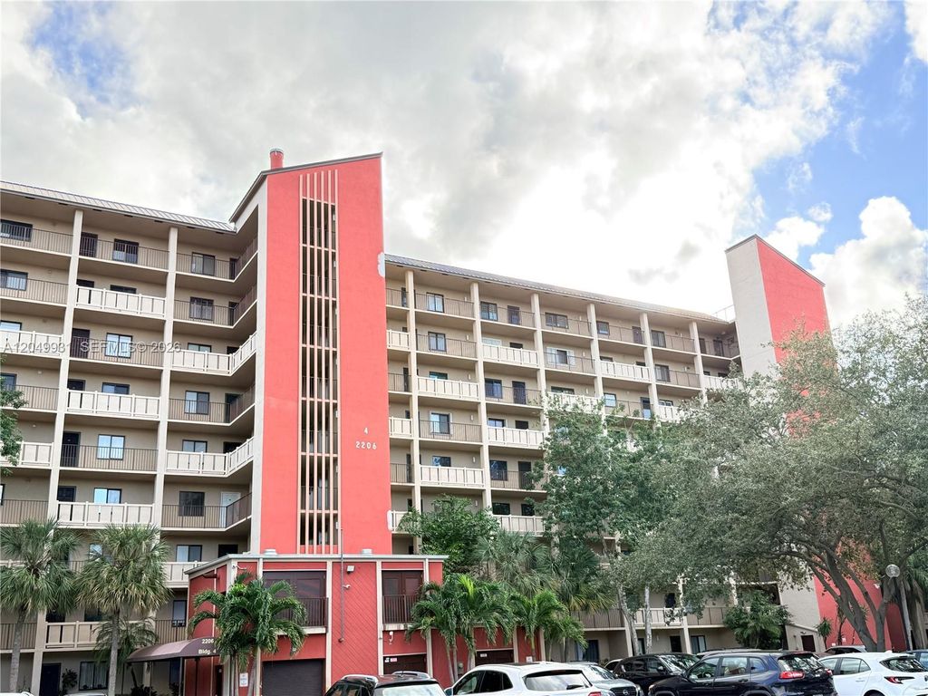 2206 S Cypress Bend Dr 508, Pompano Beach, FL 33069