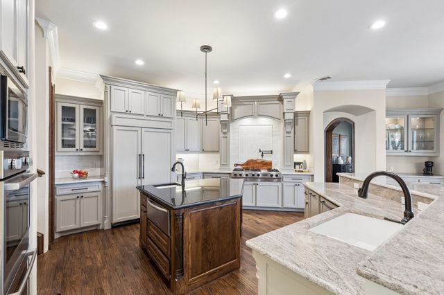 156 Stoneleigh Drive, Heath, TX 75032