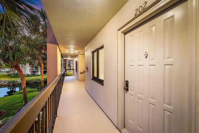 1701 Marina Isle Way 202, Jupiter, FL 33477