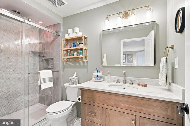 160 STOWAWAY RD, Manahawkin, NJ 08050