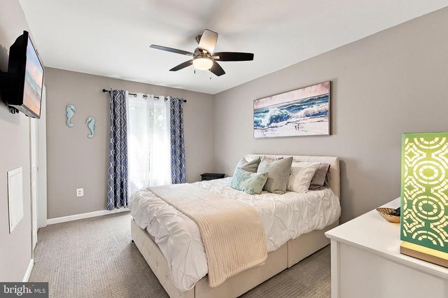 160 STOWAWAY RD, Manahawkin, NJ 08050