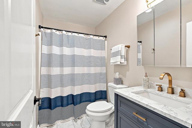160 STOWAWAY RD, Manahawkin, NJ 08050