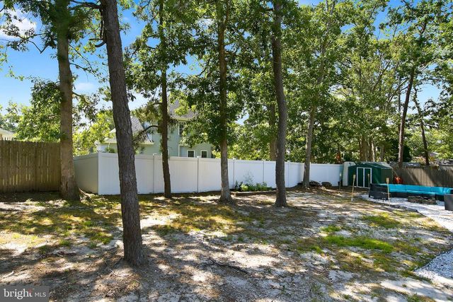 160 STOWAWAY RD, Manahawkin, NJ 08050