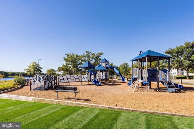 160 STOWAWAY RD, Manahawkin, NJ 08050