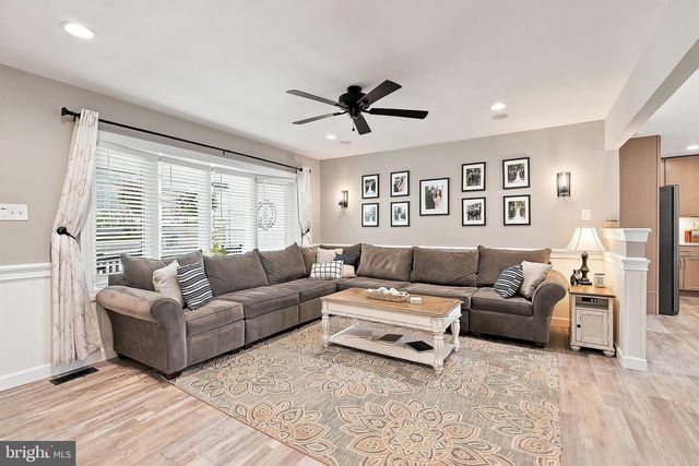 160 STOWAWAY RD, Manahawkin, NJ 08050