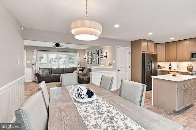 160 STOWAWAY RD, Manahawkin, NJ 08050