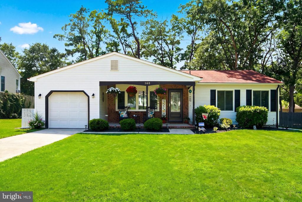 160 STOWAWAY RD, Manahawkin, NJ 08050