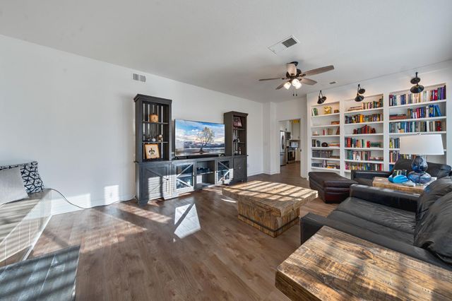 4116 Aragon Way, Rancho Cordova, CA 95742