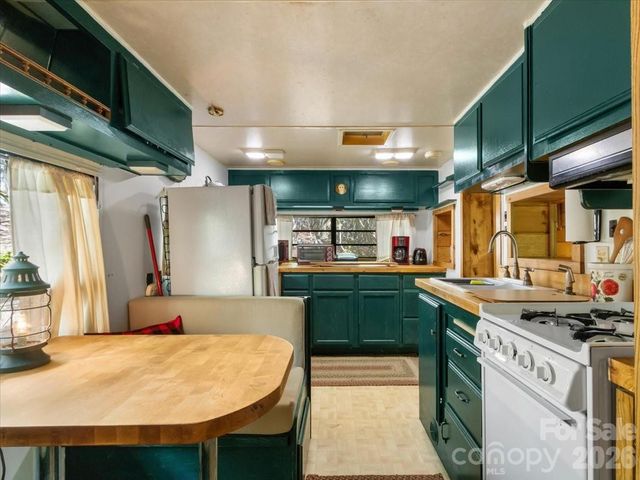 548 Bear Cub Drive 25, Spruce Pine, NC 28777