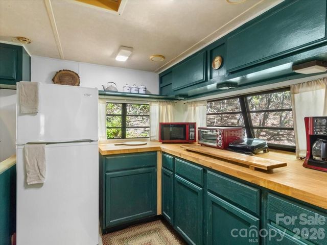548 Bear Cub Drive 25, Spruce Pine, NC 28777