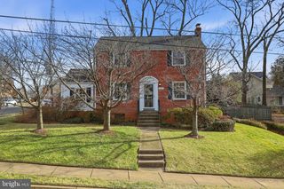 2127 PATRICK HENRY DR, Arlington, VA 22205