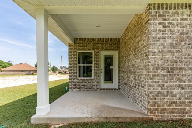 968 Texas Parkway, Crestview, FL 32536