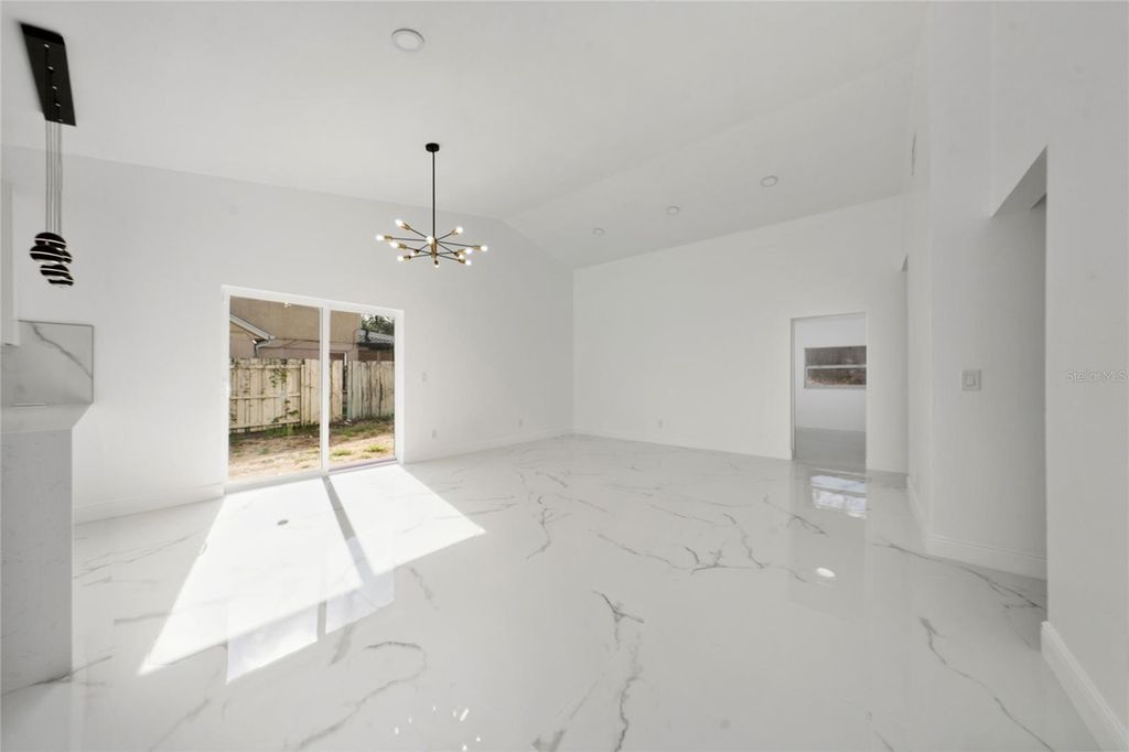 Image 12 of property listing at 5670 BRECKENRIDGE CIRCLE, Orlando, FL 32818