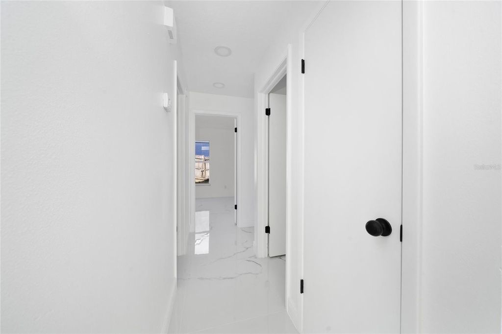 Image 13 of property listing at 5670 BRECKENRIDGE CIRCLE, Orlando, FL 32818