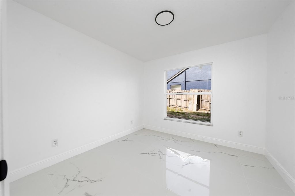 Image 14 of property listing at 5670 BRECKENRIDGE CIRCLE, Orlando, FL 32818