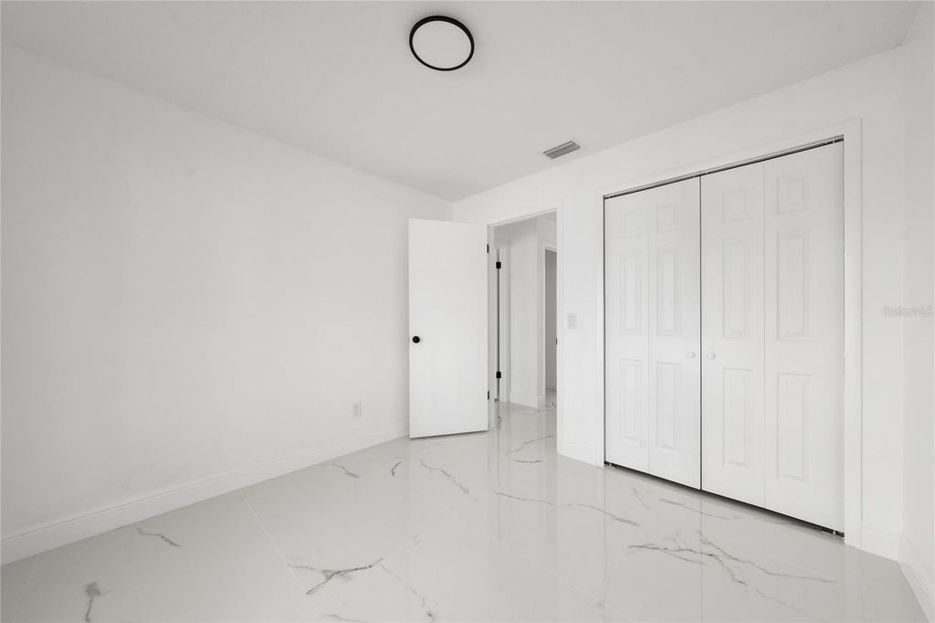 Image 15 of property listing at 5670 BRECKENRIDGE CIRCLE, Orlando, FL 32818