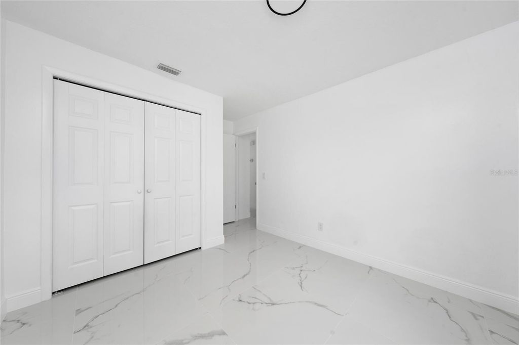 Image 17 of property listing at 5670 BRECKENRIDGE CIRCLE, Orlando, FL 32818