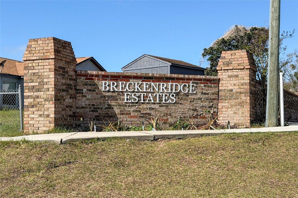 Image 3 of property listing at 5670 BRECKENRIDGE CIRCLE, Orlando, FL 32818