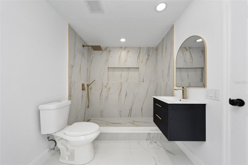 Image 22 of property listing at 5670 BRECKENRIDGE CIRCLE, Orlando, FL 32818