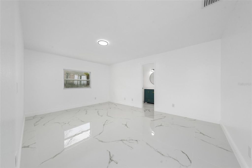 Image 23 of property listing at 5670 BRECKENRIDGE CIRCLE, Orlando, FL 32818