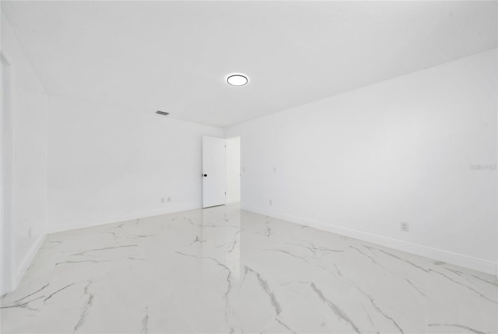 Image 24 of property listing at 5670 BRECKENRIDGE CIRCLE, Orlando, FL 32818