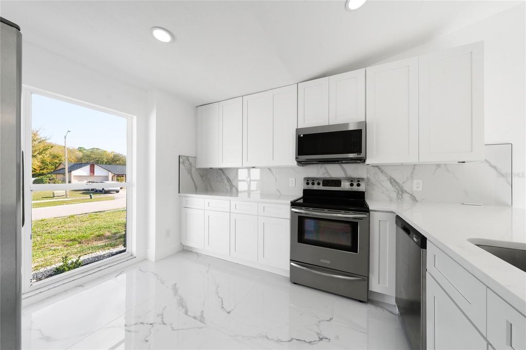 Image 7 of property listing at 5670 BRECKENRIDGE CIRCLE, Orlando, FL 32818