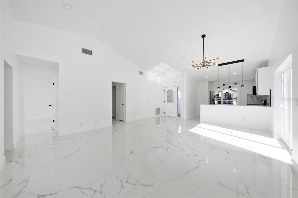 Image 10 of property listing at 5670 BRECKENRIDGE CIRCLE, Orlando, FL 32818