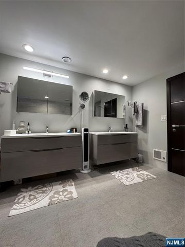 900 Palisade Avenue 2201, Fort Lee, NJ 07024