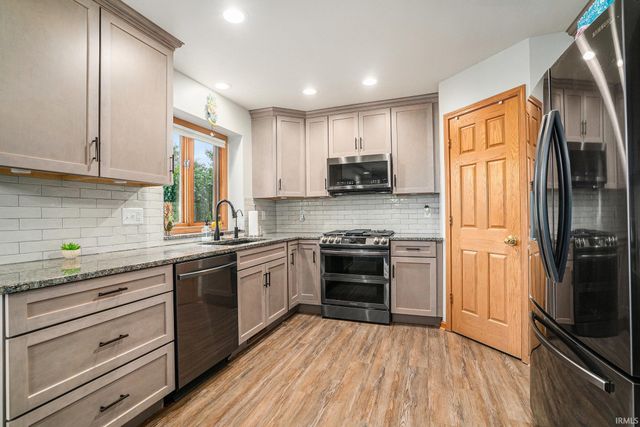 54454 Heron Cove Lane, Elkhart, IN 46516