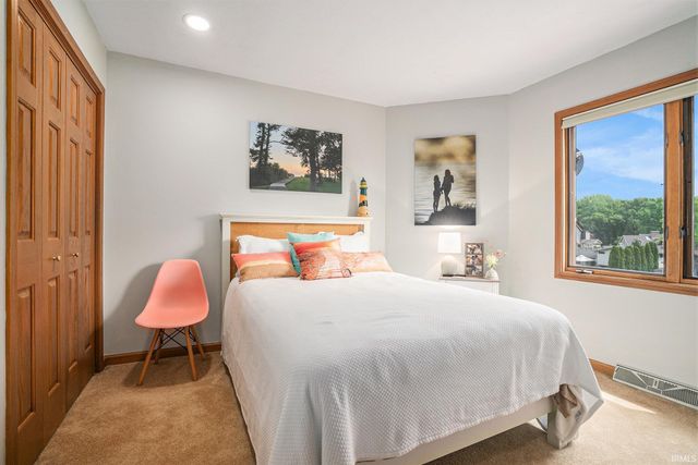 54454 Heron Cove Lane, Elkhart, IN 46516