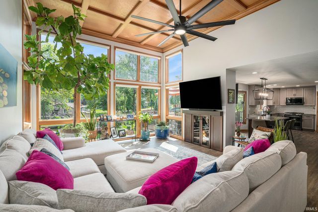 54454 Heron Cove Lane, Elkhart, IN 46516