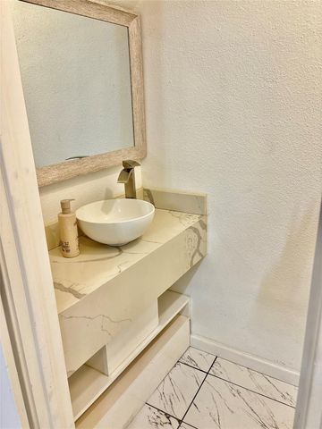 6000 Reims Road 2202, Houston, TX 77036