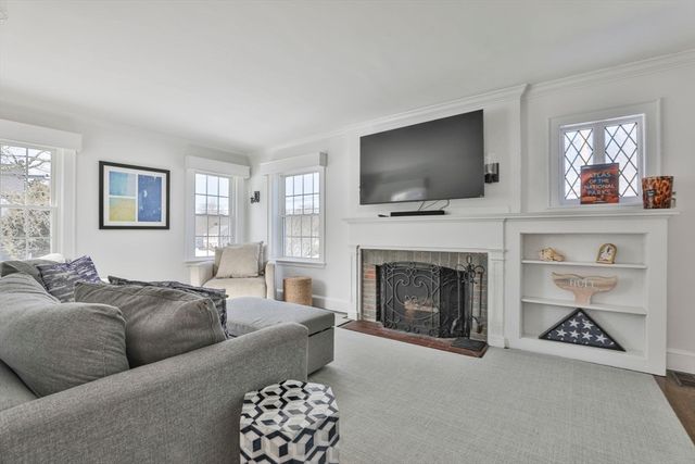 1185 Brook Rd, Milton, MA 02186