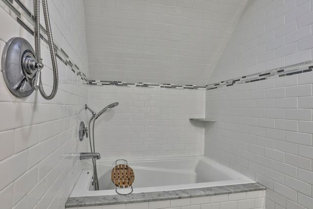 1185 Brook Rd, Milton, MA 02186