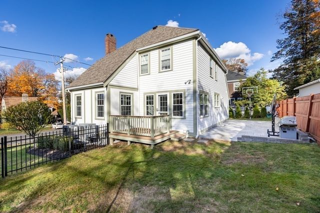 1185 Brook Rd, Milton, MA 02186