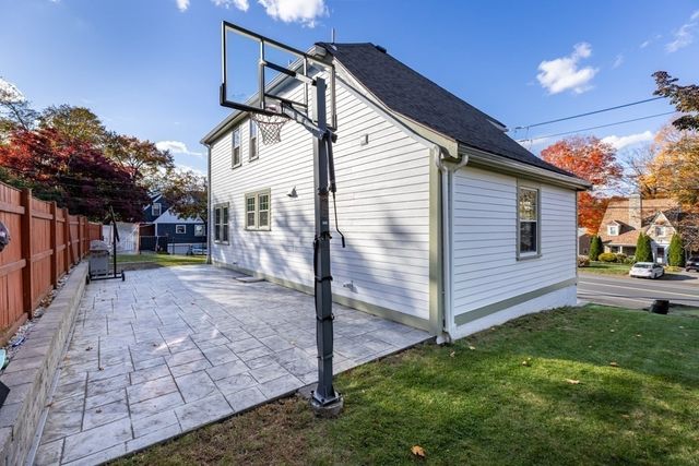 1185 Brook Rd, Milton, MA 02186