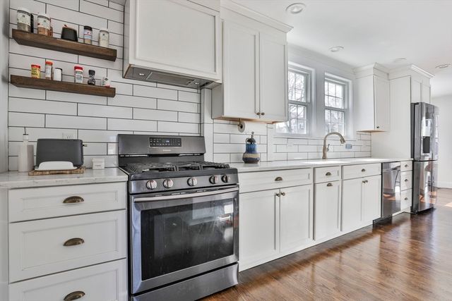 1185 Brook Rd, Milton, MA 02186