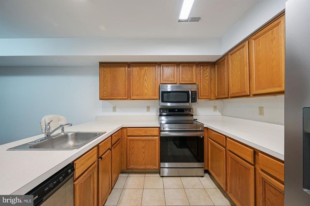 208 GRINDING WHEEL DR, Dover, DE 19904
