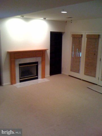 8502 HARVEST OAK DR, Vienna, VA 22182