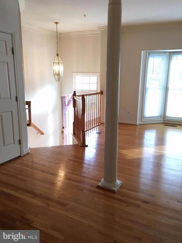 8502 HARVEST OAK DR, Vienna, VA 22182
