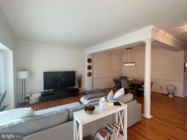 8502 HARVEST OAK DR, Vienna, VA 22182