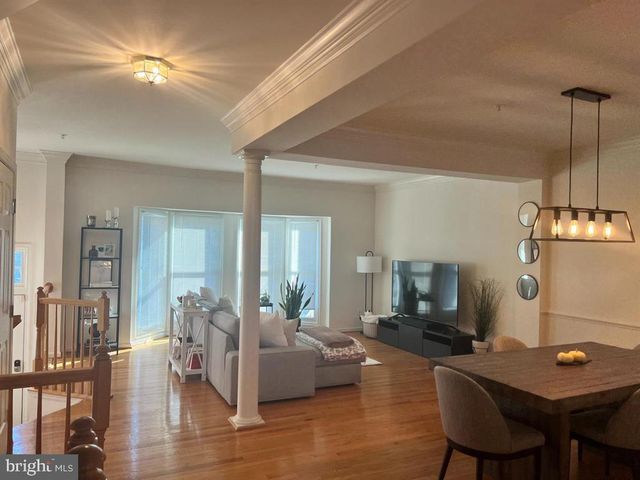 8502 HARVEST OAK DR, Vienna, VA 22182