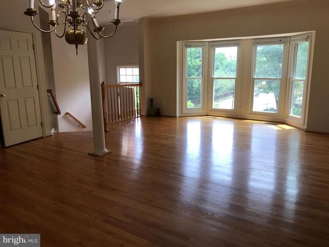 8502 HARVEST OAK DR, Vienna, VA 22182