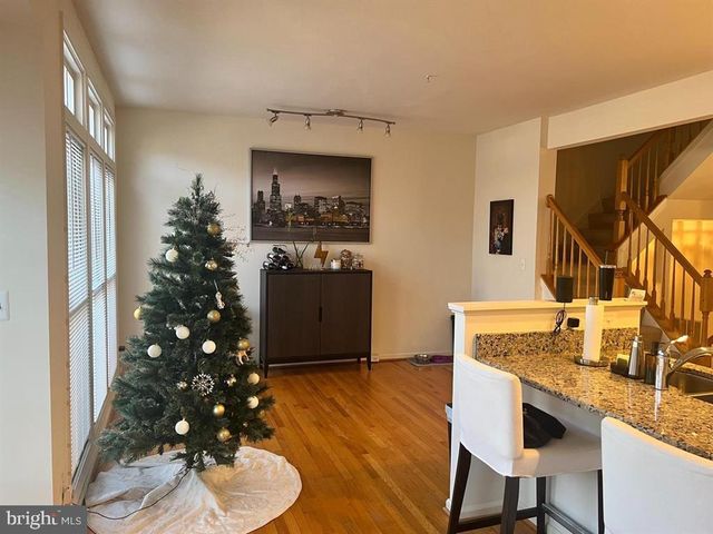 8502 HARVEST OAK DR, Vienna, VA 22182