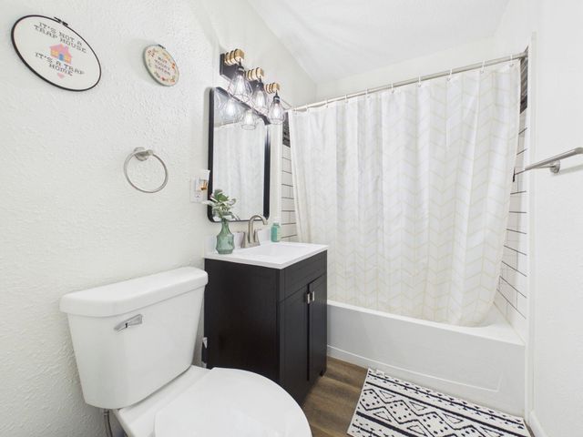 3016 E Locust St, Wichita, KS 67216