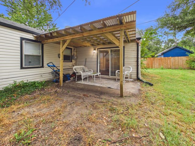 3016 E Locust St, Wichita, KS 67216