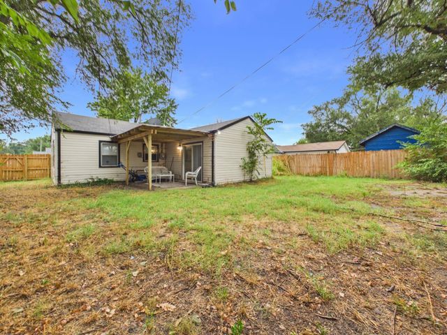 3016 E Locust St, Wichita, KS 67216
