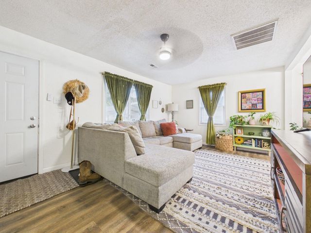 3016 E Locust St, Wichita, KS 67216