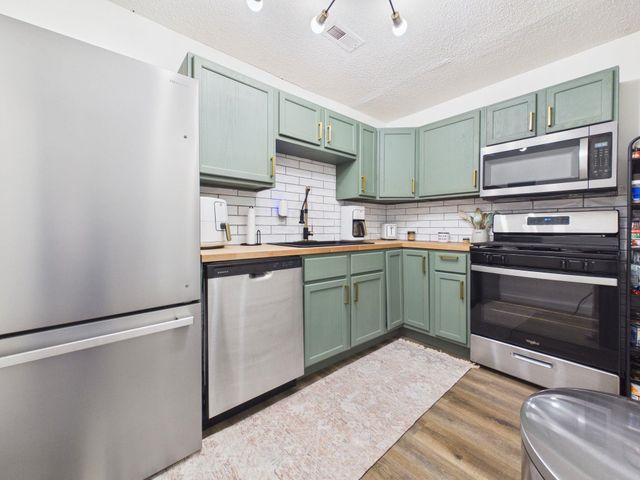 3016 E Locust St, Wichita, KS 67216