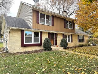 1005 Burr Oak BOULEVARD, Waukesha, WI 53189